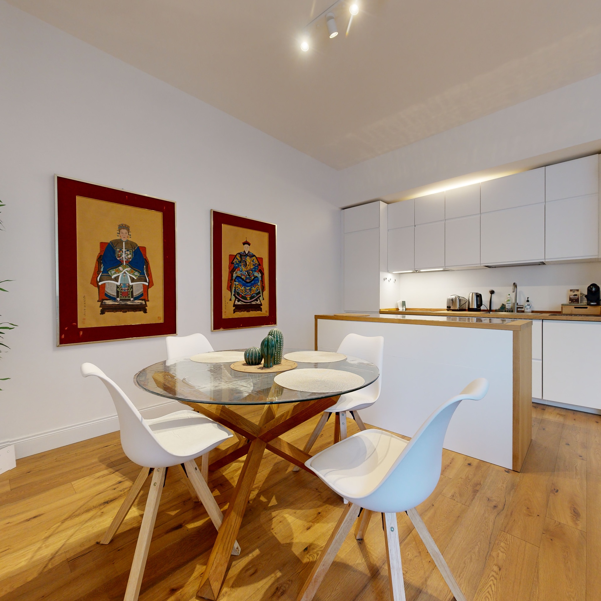 Tavolo da pranzo rotondo e cucina aperta, Casa Ricciarelli Milano